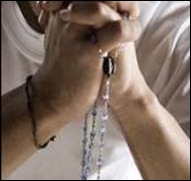 rosary-man-praying
