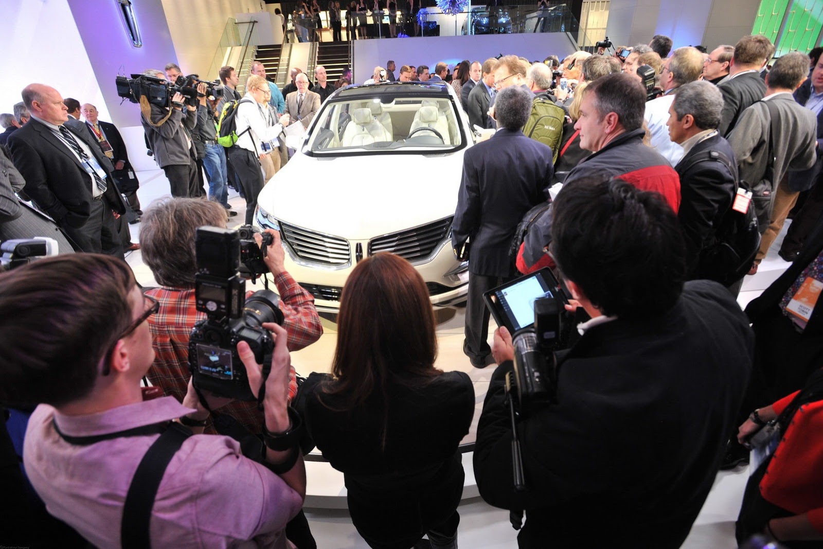 [Lincoln-MKC-8%255B2%255D.jpg]