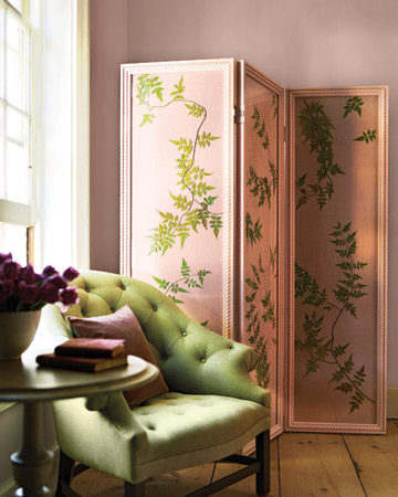 Flowing jasmine vines, with chartreuse gradations and crisp silhouettes, recall richly painted textiles in this folding screen. (marthastewart.com) Flowing jasmine vines, with chartreuse gradations and crisp silhouettes, recall richly painted textiles in this folding screen. (marthastewart.com)