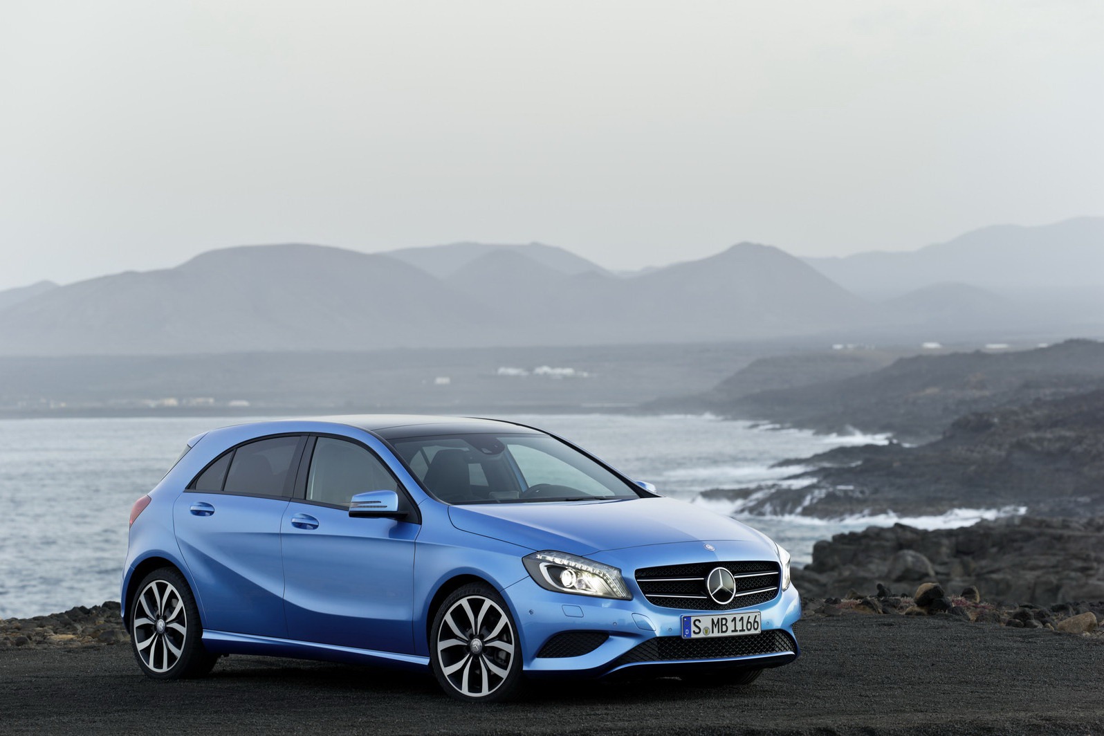 2012-Mercedes-Benz-A-Class-5[2].jpg