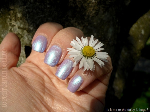 [02-essence-holographics-gagalectric-nail-polish-review-swatch%255B15%255D.jpg]