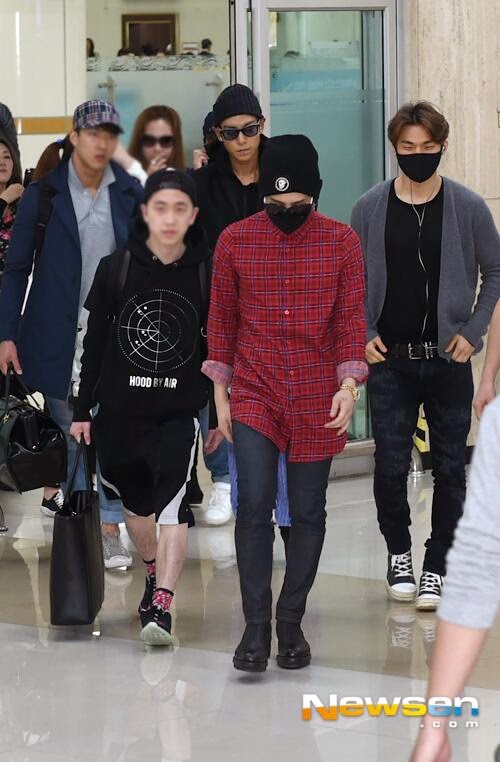 G-Dragon - Gimpo Airport - 14apr2014 - Press - Newsen - 2.jpg