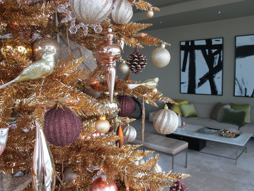 Finally my sofa and coffee table are cleared of ornaments.
