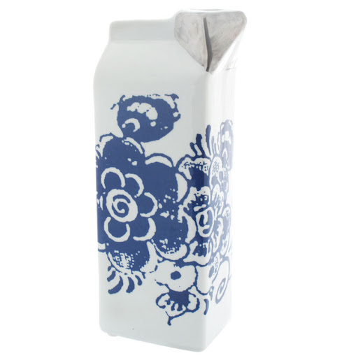 Why not make breakfast an event? This pretty milk carton made of porcelain is decorated with Delft Blue flowers. (lekkerhome.com) Why not make breakfast an event? This pretty milk carton made of porcelain is decorated with Delft Blue flowers. (lekkerhome.com)