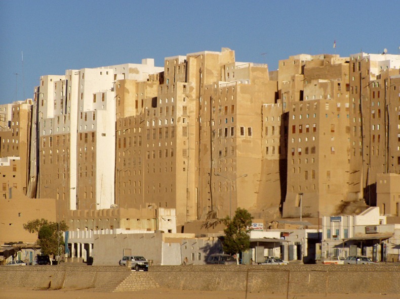 أقدم مدينة لناطحات السحاب في العالم يمنية "صور حديثة" Shibam-5%25255B2%25255D