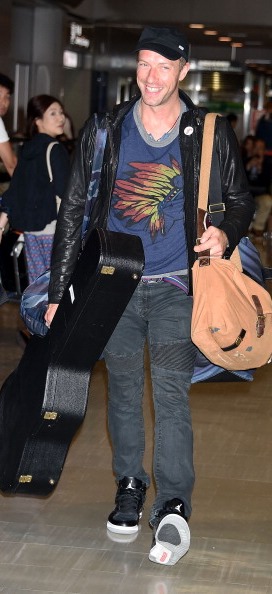 [450420958-chris-martin-is-seen-upon-arrival-at-narita-gettyimages%255B1%255D.jpg]