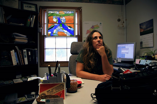 Tiffany Frey, of the James River Bassin Partnership, talks to KSMU's Erika Brame about their new project.


Photo Credit: Alex Crowder