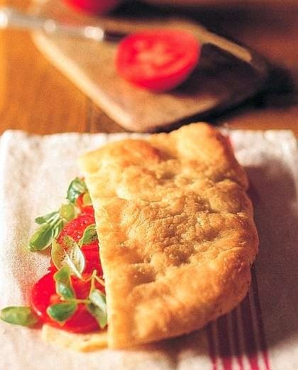 [Schiacciata%2520con%2520pomodori%2520e%2520basilico%255B4%255D.jpg]