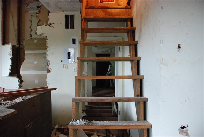 [ricketystairs.png]