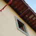 Detall de les finestres de Ca l'Herbolari