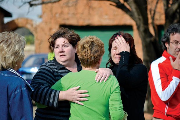 [MalanCoupleMurderFamilyGriefJun112011_Mooilande_Vereeniging%255B7%255D.jpg]