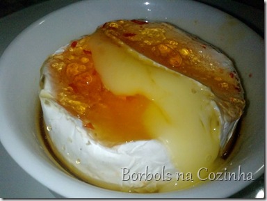Queijo Brie com Geleia de Pimenta Orgânica