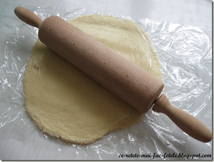 Prăjitură rustică cu dovleac - intindem aluatul