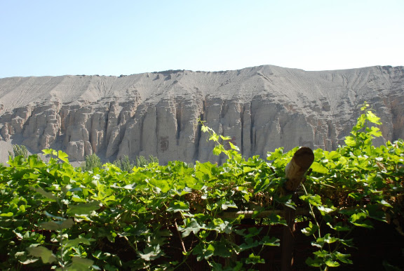 Turfan - Putaogou Montagne par-delà vignes