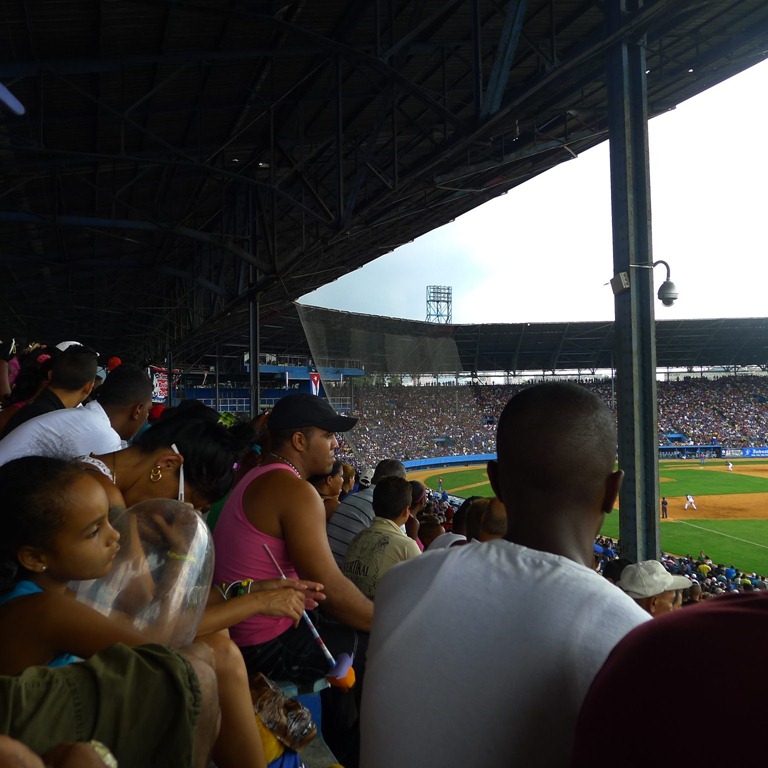 [baseball-girl-with-balloon2.jpg]