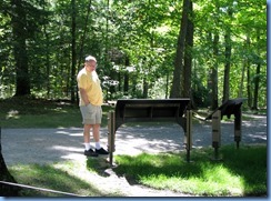 6760 Quebec - Gatineau Park - Mackenzie King Estate - Kingswood - Bill reading sign 6760 Quebec - Gatineau Park - Mackenzie King Estate - Kingswood - Bill reading sign