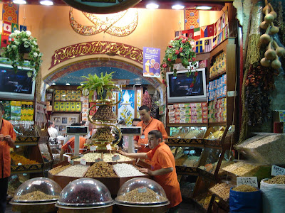Day3: The Spice Market, my favorite shop Malatya Pazari with their fresh spices, nuts and turkish Delight, a must stop!