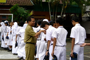Halal bihalal dengan Siswa-siswi SMP Negeri 6 Malang
http://smpn6-mlg.sch.id/?p=1649
