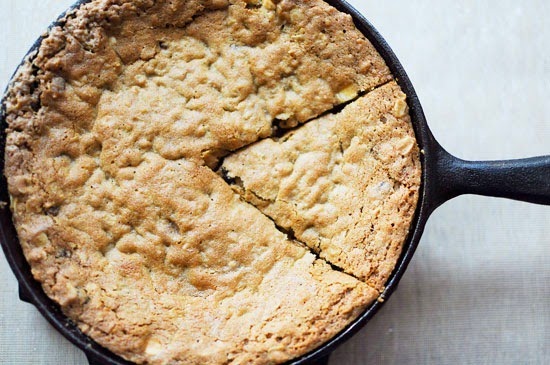 White Chocolate Cranberry Oatmeal Skillet Cookie #QuakerUp White Chocolate Cranberry Oatmeal Skillet Cookie #QuakerUp
