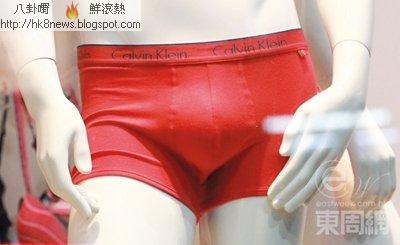 林峯在名店內購買了三條平腳紅色內褲，平均每條二百四十多元，還有數件白色短袖內衣。