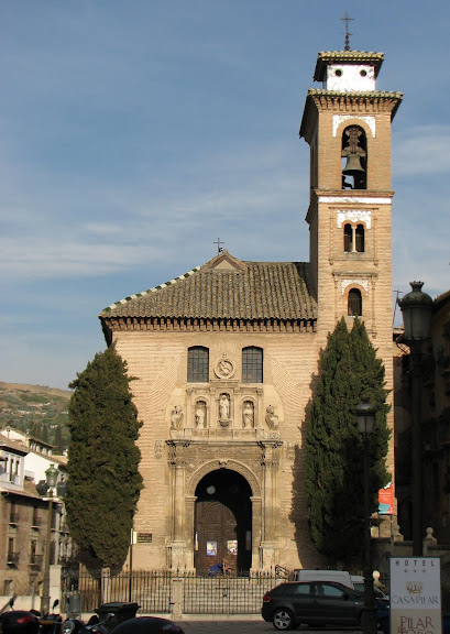 This used to be a mosque, but after the reconquista, Ferdinand and Isabel changed all of the mosques into churches. They kept the minarets, however, converting them into belltowers.