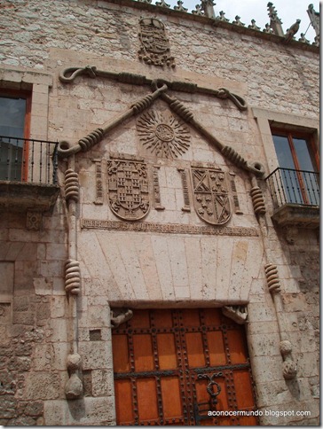 140-Burgos. Casa del Cordón - P7190338