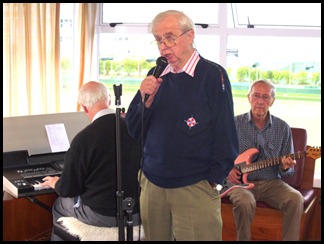 A jam session with Peter Brophy on keys, Gordon France on vocals and Brian Gunson on guitar.