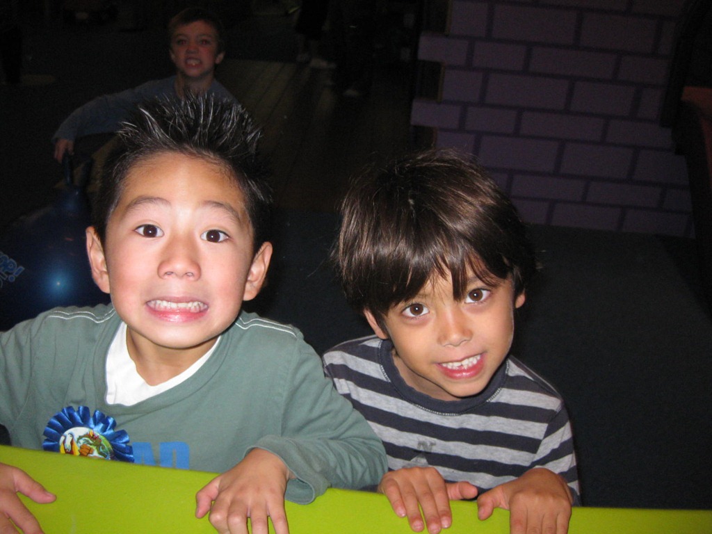 [giggles_n_hugs_6bday_aiden%255B3%255D.jpg]