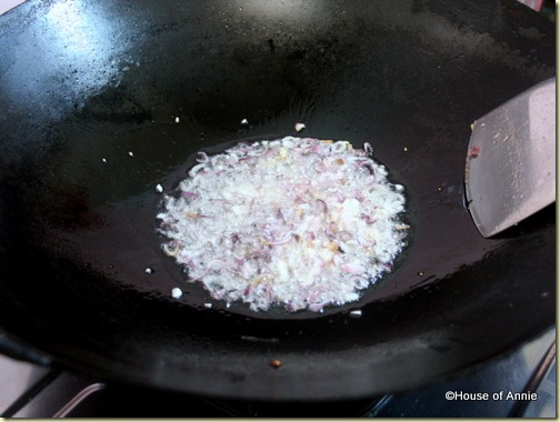 Frying garlic and shallots
