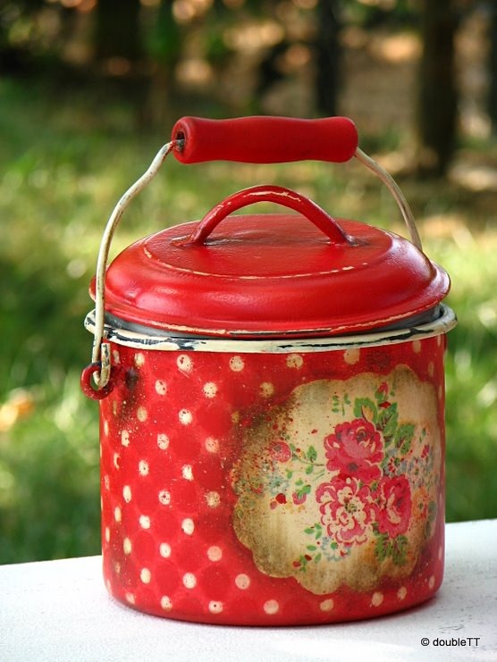 [dots%2520and%2520roses%2520in%2520red%2520milk%2520jar%255B5%255D.jpg]