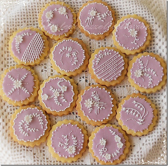 Biscotti decorati lilla