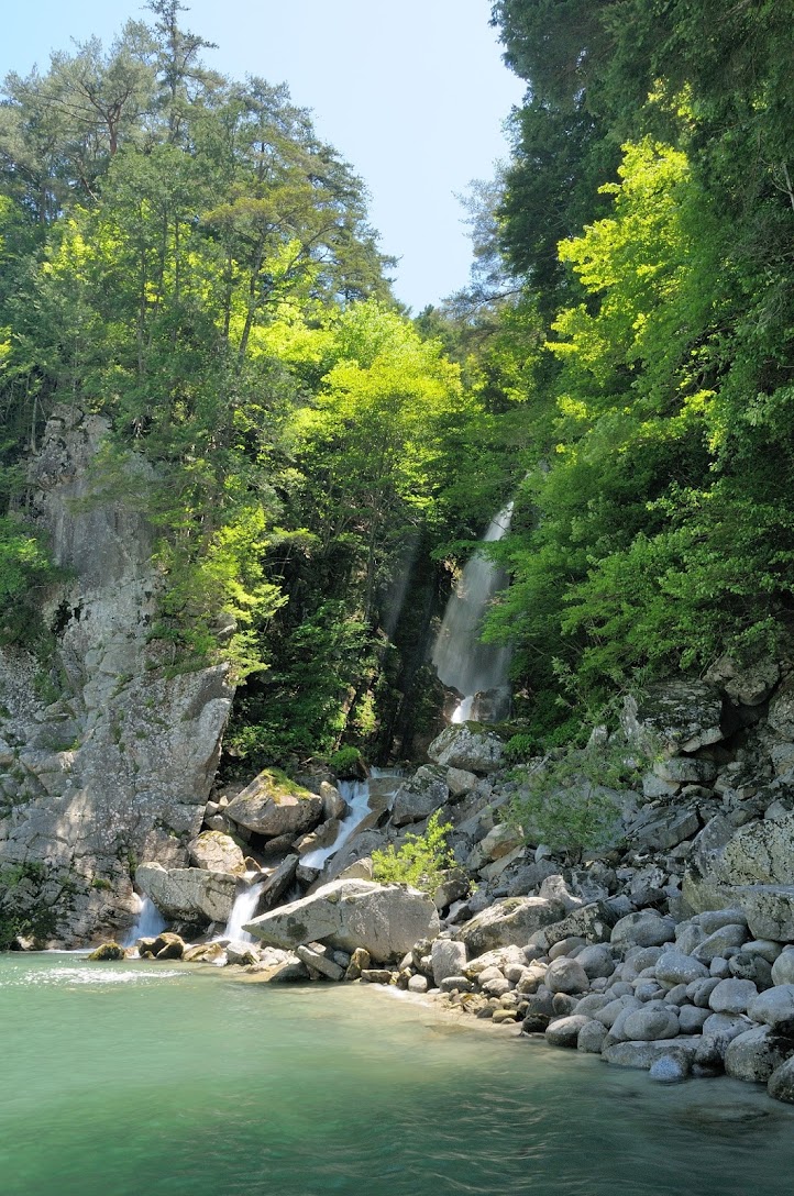 隠れ滝