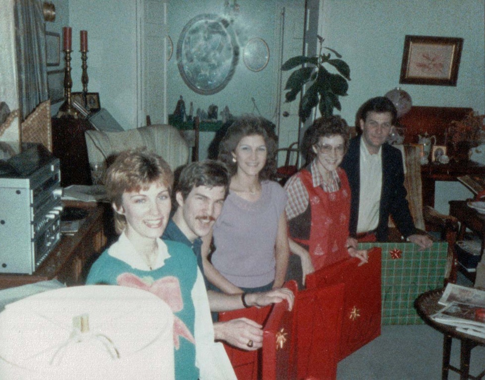 [SCAN2963%2520Catherine%2520John%2520Helen%2520Missy%2520Andy%25201984%2520adjusted%255B4%255D.jpg]