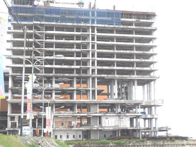 Tampak progress struktur hotel yang akan topping Off
