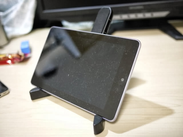 BSIPD11STBKにnexus7を横置きした