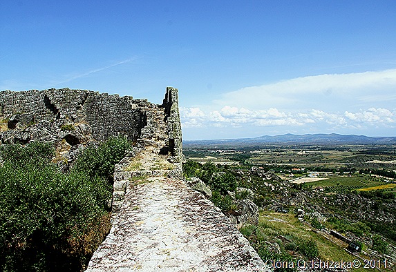 Marialva - Glória Ishizaka - muralha  do castelo 3