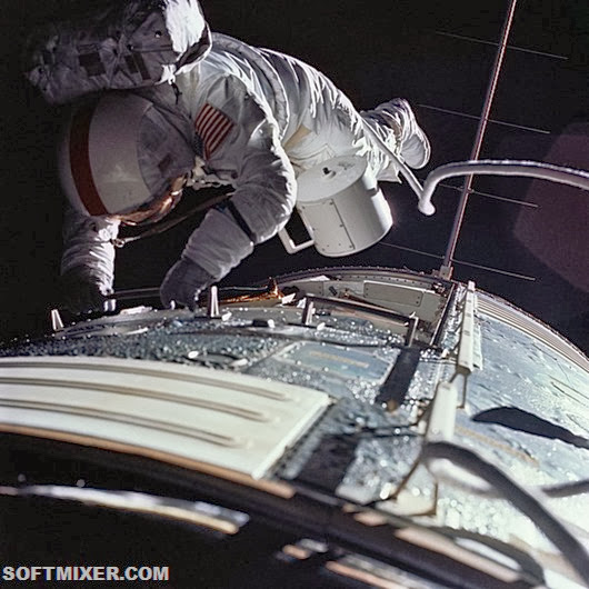 ron-evans-spacewalk-as17-152-23391 ron-evans-spacewalk-as17-152-23391