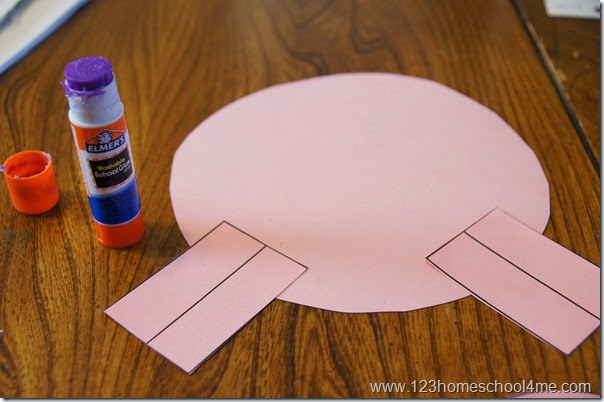 Paste shapes to make a paper pig craft for kids Paste shapes to make a paper pig craft for kids