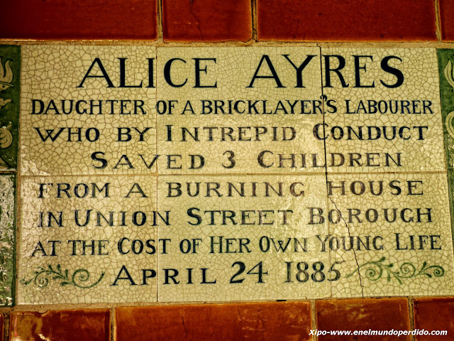 placa-alice-ayres-pelicula-closer-londres.JPG