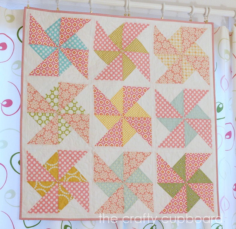 [Pink%2520Pinwheel%2520Quilt%2520by%2520The%2520Crafty%2520Cupboard%255B10%255D.jpg]