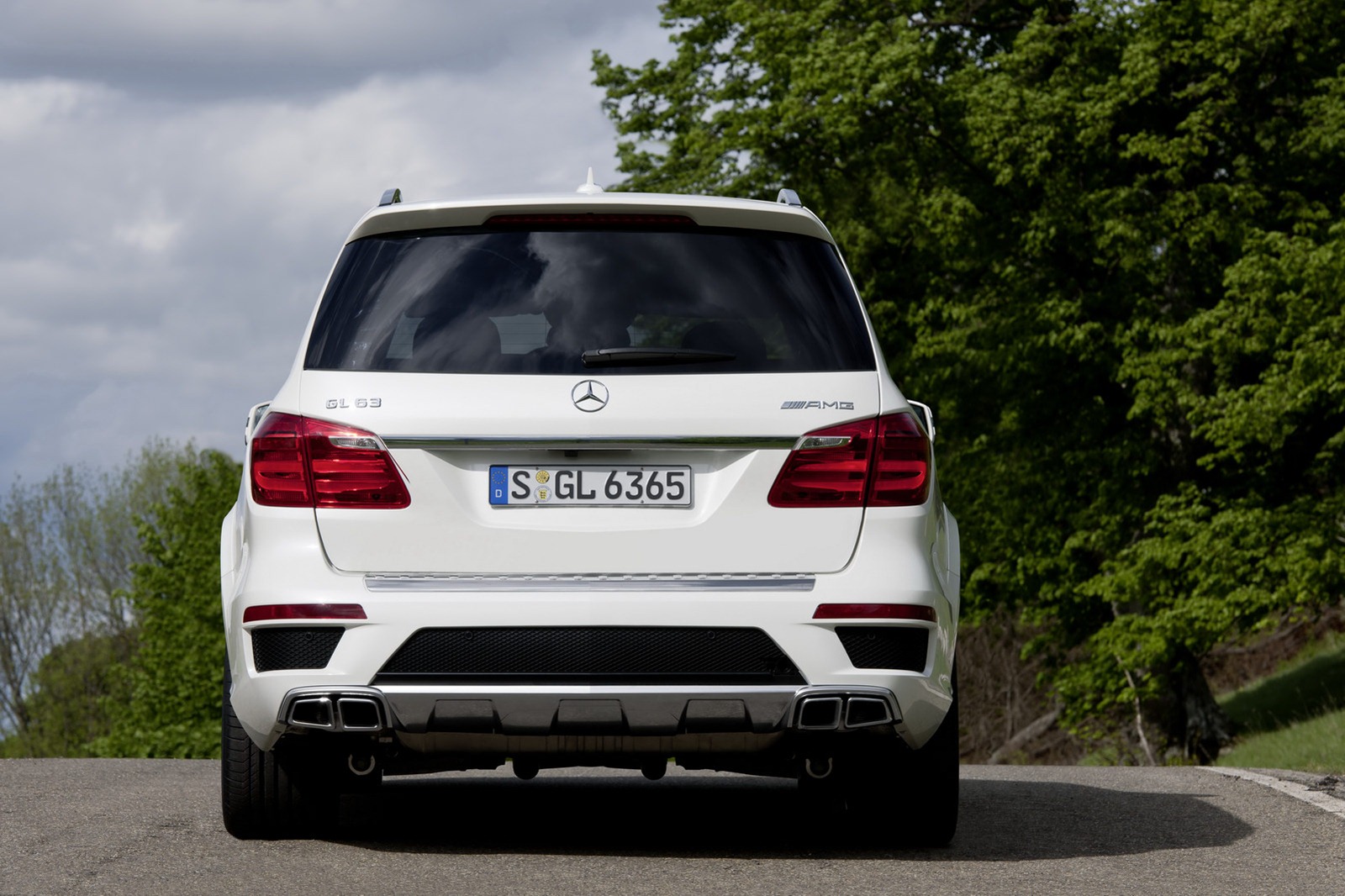 2013-Mercedes-GL-63-AMG-4[2].jpg