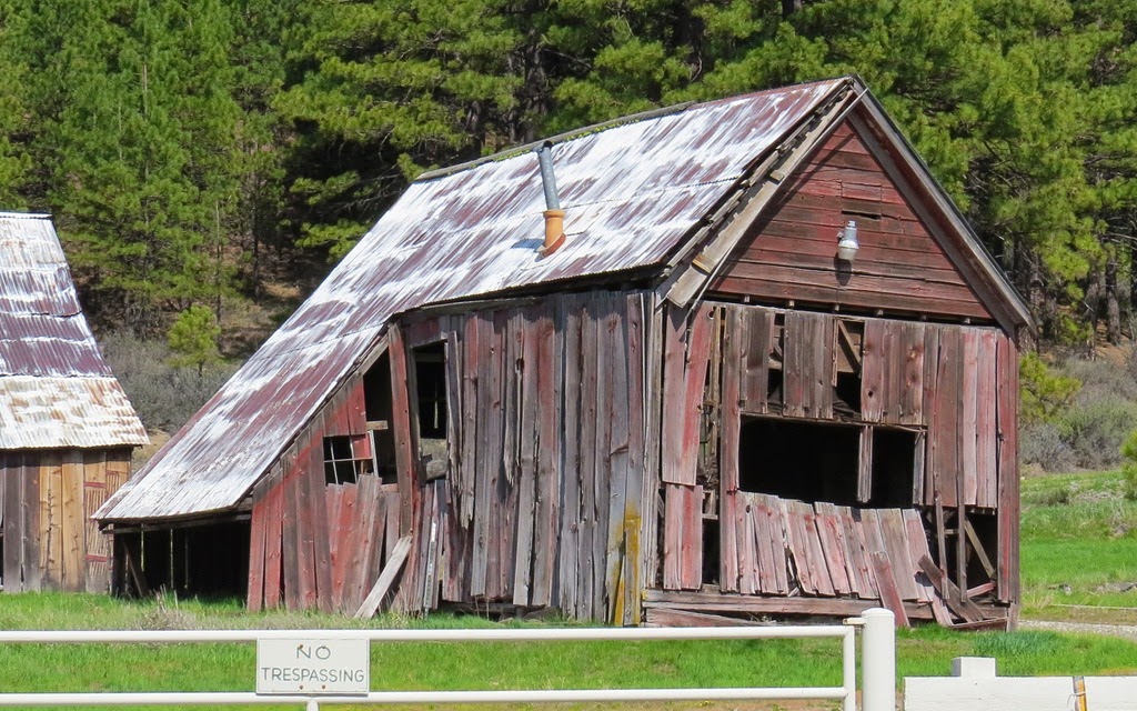 [No-shadow-on-barn-CrystalHarling3.jpg]