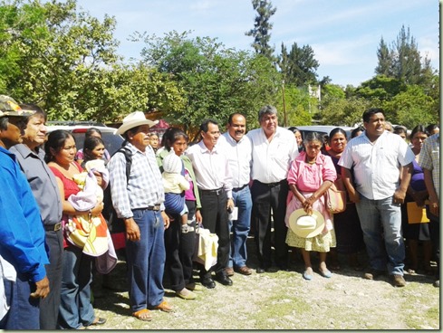 23-07-2013 entrega de apoyos a mujeres indigenas