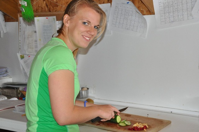 [Hannah%2520doing%2520food%2520prep%2520DSC_0230%255B5%255D.jpg]