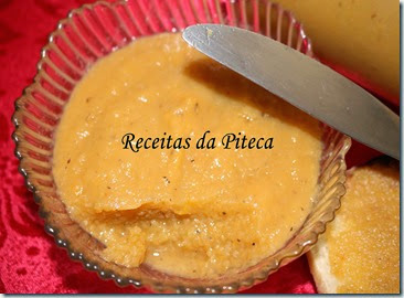 Doce de dióspiros e maçãs-perto Doce de dióspiros e maçãs-perto