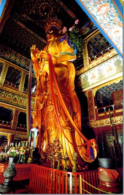 Yong He Temple 雍和宮三絕 White sandal wood carved Maitreya Buddha Statute 白檀香木雕刻彌勒佛像. (visitbeijing.cn)