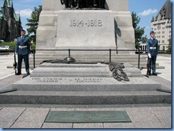 6248 Ottawa Wellington St - Confederation Square - the Tomb of the Unknown Soldier with Sentries each side