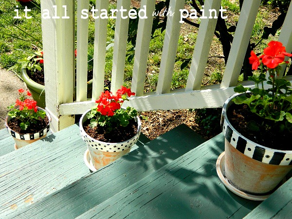 [polka_dot_painted_pots_on_porch_steps%255B3%255D.jpg]