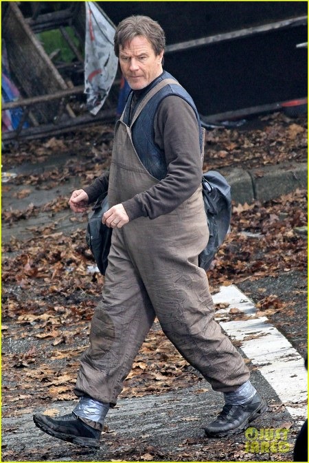 Godzilla Set Photos Reveal First Look at Bryan Cranston and Aaron Taylor-Johnson 01