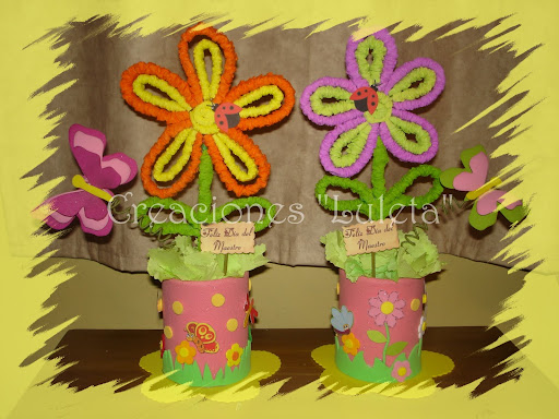 Centros de mesa con flores de papel crepe